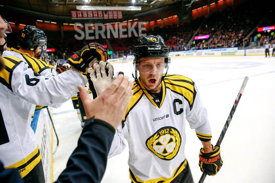 Brynäs Jacob Blomqvist jublar