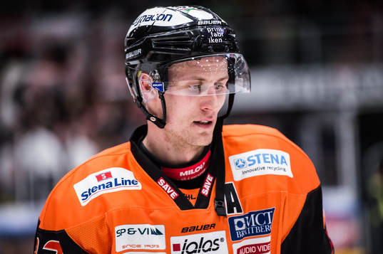 Karlskronas Alexander Bergström deppar  ishockeymatchen i