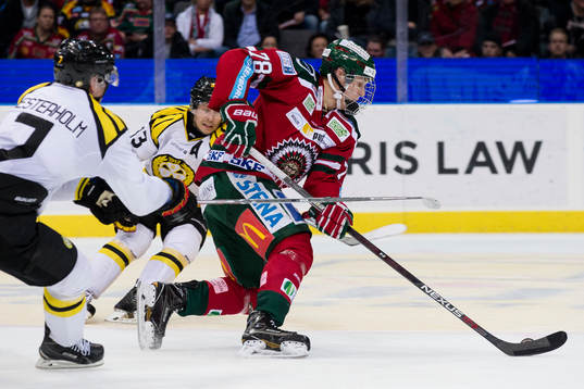 Frölundas Kristian Vesalainen före Brynäs Ponthus