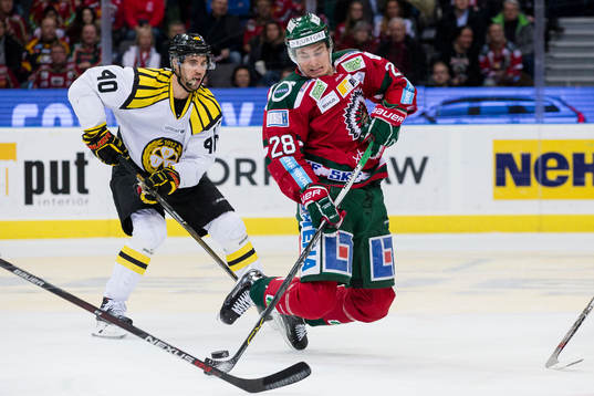 Frölundas Johan Sundström faller
