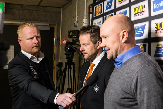 Karlskronas informationsansvarig Niclas Skoglund intervjuar