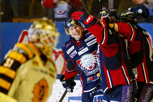 Linköpings Mathis Olimb jublar  och Skellefteås målvakt