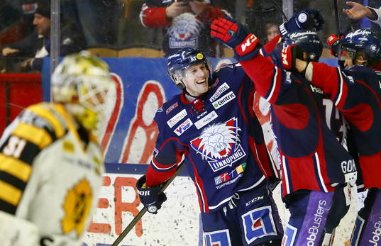 Linköpings Mathis Olimb jublar  och Skellefteås målvakt