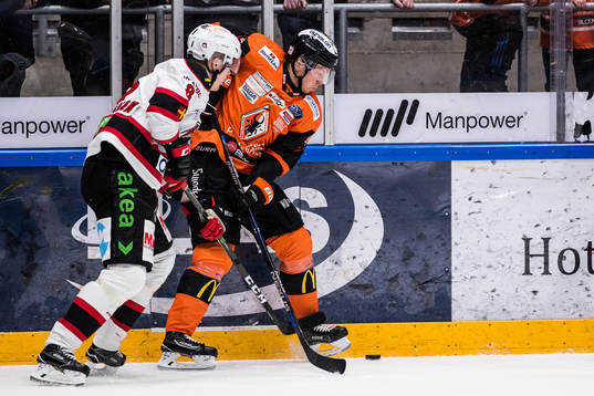 Malmö Redhawks Lars Bryggman  och Karlskronas Victor