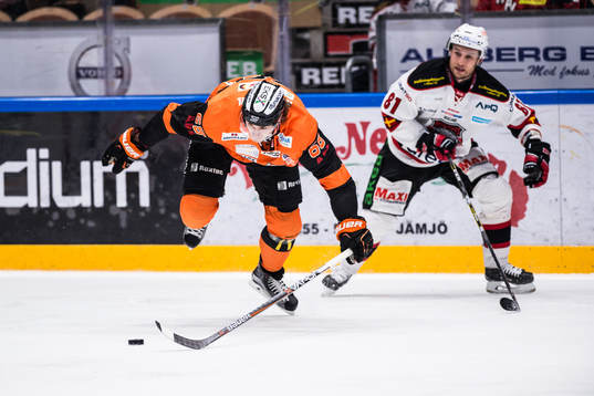 Karlskronas Daniel Gunnarsson  och Malmö Redhawks Ilari