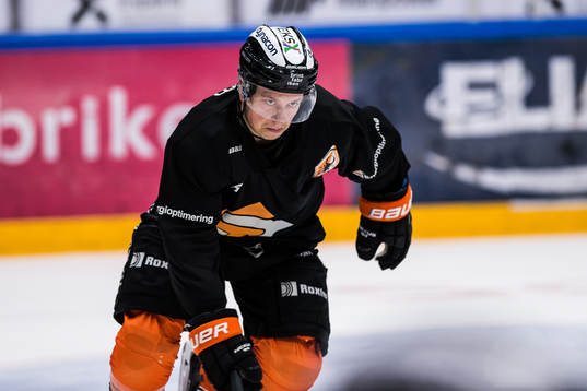 Karlskronas Victor Aronsson innan ishockeymatchen i SHL