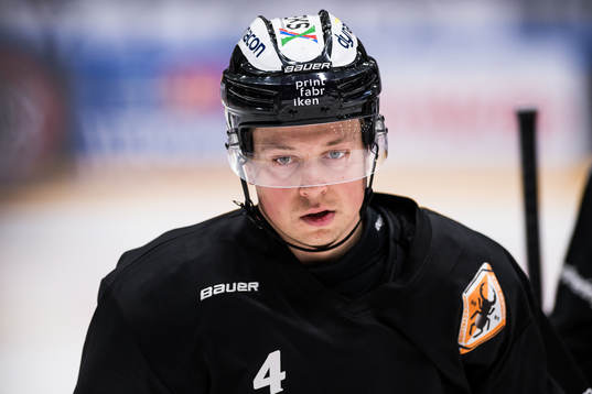 Karlskronas Victor Aronsson  innan ishockeymatchen i SHL