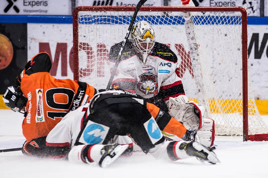 Karlskronas Mattias Guter har målchans framför Malmö