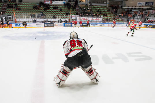 Malmö Redhawks målvakt Oscar Alsenfelt innan