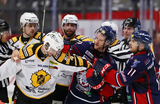 Skellefteås Bud Holloway och Linköpings Sebastian Karlsson