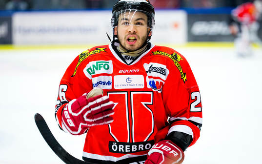 Örebros Greg Squires jublar