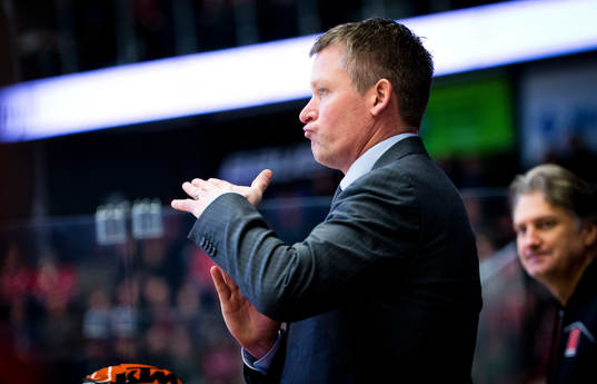 Örebros tränare Niklas Sundblad tar time out