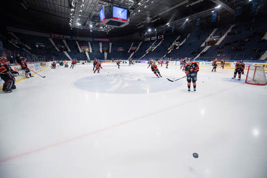 Djurgårdens spelare värmer upp