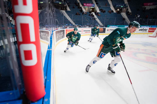 Färjestads spelare värmer upp