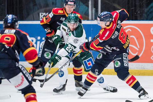 Färjestads Per Åslund mot Djurgårdens Ville Varakas
