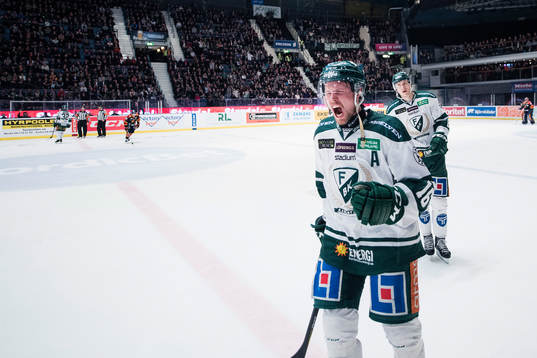 Färjestads Alexander Johansson jublar