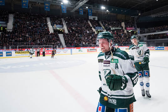 Färjestads Alexander Johansson jublar