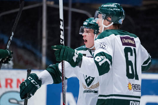 Färjestads Joel Eriksson Ek och Johan Ryno jublar