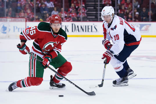 Devils Karl Stollery och Capitals Nicklas Bäckström