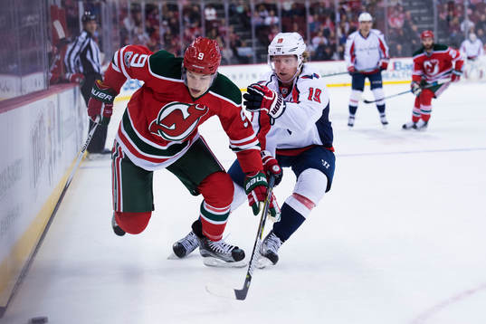 Devils Taylor Hall och Capitals Nicklas Bäckström