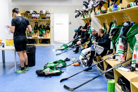 Rögles omklädningsrum före ishockeymatchen i SHL mellan