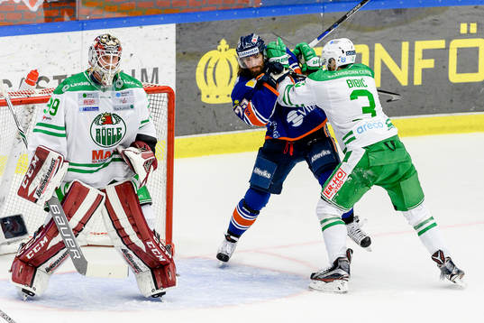 Kamp mellan Växjös Ville Leino och Rögles Almen Bibic