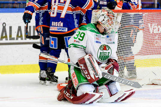 Rögles målvakt Anders Lindbäck deppar