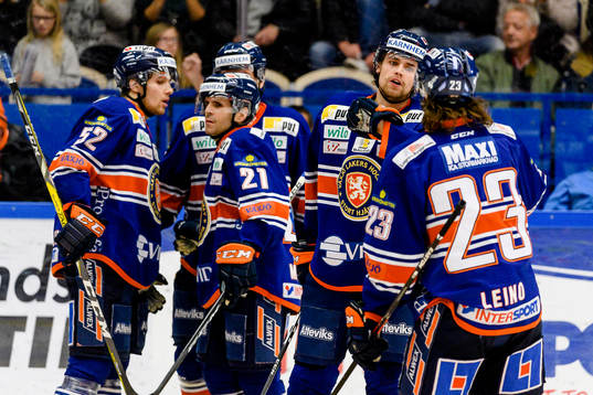 Växjös Emil Pettersson jublar