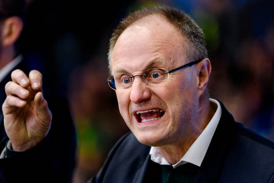 Rögles tränare Anders Eldebrink skriker