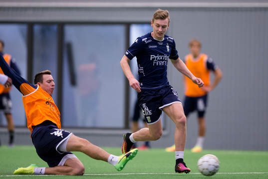 IFK Göteborgs Martin Smedberg Dalence glidtacklar