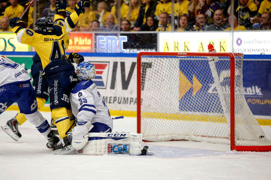 s Pär Arlbrandt och Erik Christensen jublar och Leksands