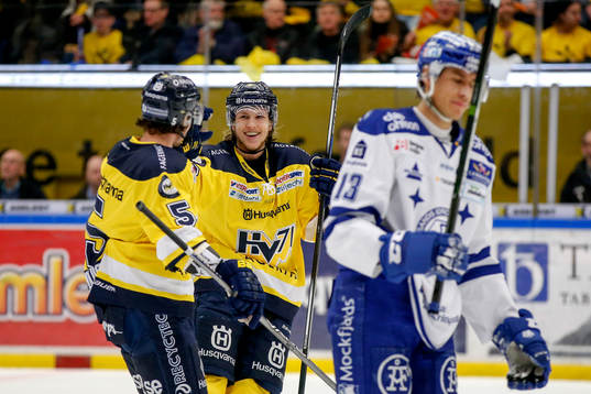 s Adam Almquist och Niklas Hansson jublar
