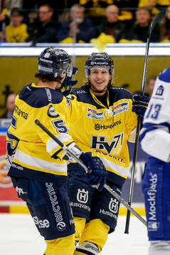 s Adam Almquist och Niklas Hansson jublar