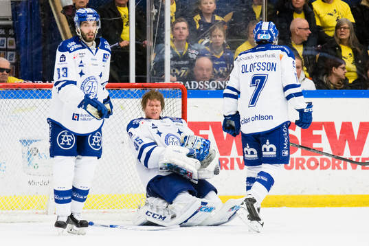 Leksands målvakt Atte Engren gimaserar