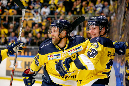 s Martin Thörnberg och Lias Andersson jublar