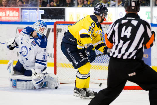 s Martin Thörnberg gör mål till 3-1 bakom Leksands