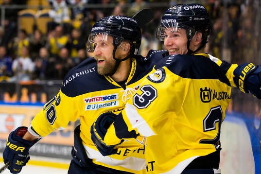 s Martin Thörnberg och Lias Andersson jublar