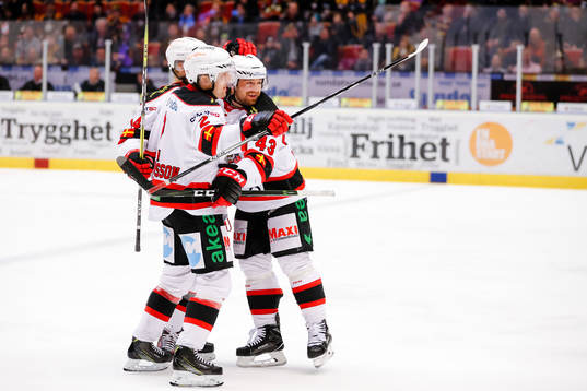 Malmö Redhawks Erik Andersson och Nichlas Hardt jublar