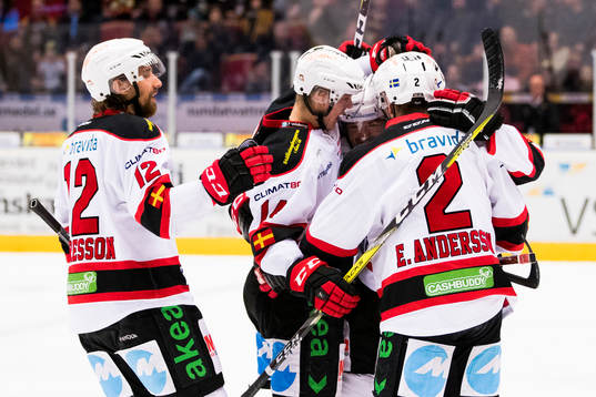 Malmö Redhawks Carl-Johan Lerby (m) jublar