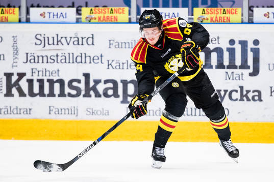 Brynäs Jonathan Pudas med pucken