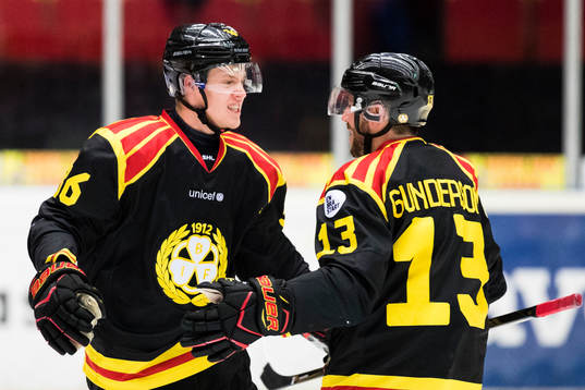 Brynäs Linus Ölund jublar