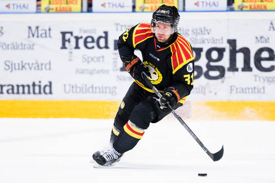 Brynäs Jonathan Granström med pucken