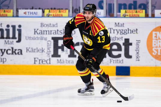 Brynäs Ryan Gunderson med pucken