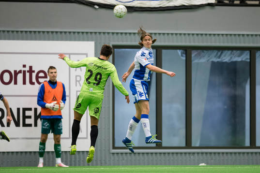 IFK Göteborgs August Erlingmark i nickduell