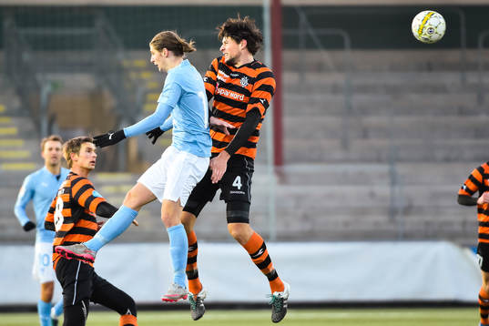 Malmö FFs Pawel Cibicki och Helsingørs Rasmus Minor