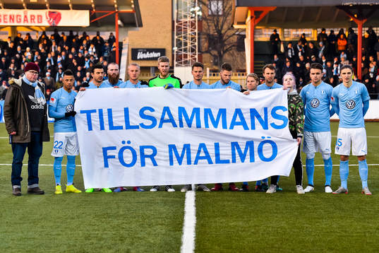 Malmö FFs spelare före  träningsmatchen i fotboll mellan