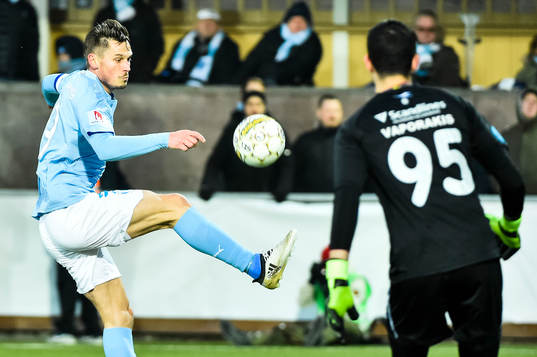 Malmö FFs Markus Rosenberg och Helsingørs Aris Vaporakis