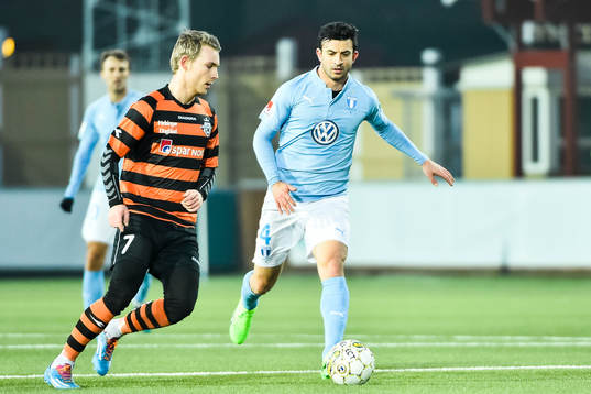 Helsingørs Anders Holst och Malmö FFs Behrang Safari