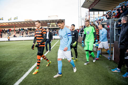 Malmö FFs Markus Rosenberg kommer in på Malmö IP innan