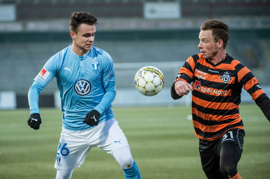 Malmö FFs Andreas Vindheim mot Helsingørs Mathias Johansen